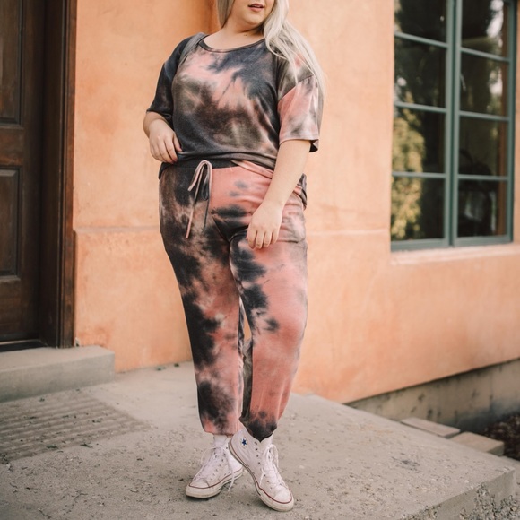 Forgotten Dreams Tie Dye Top in Mauve - Picture 3 of 15